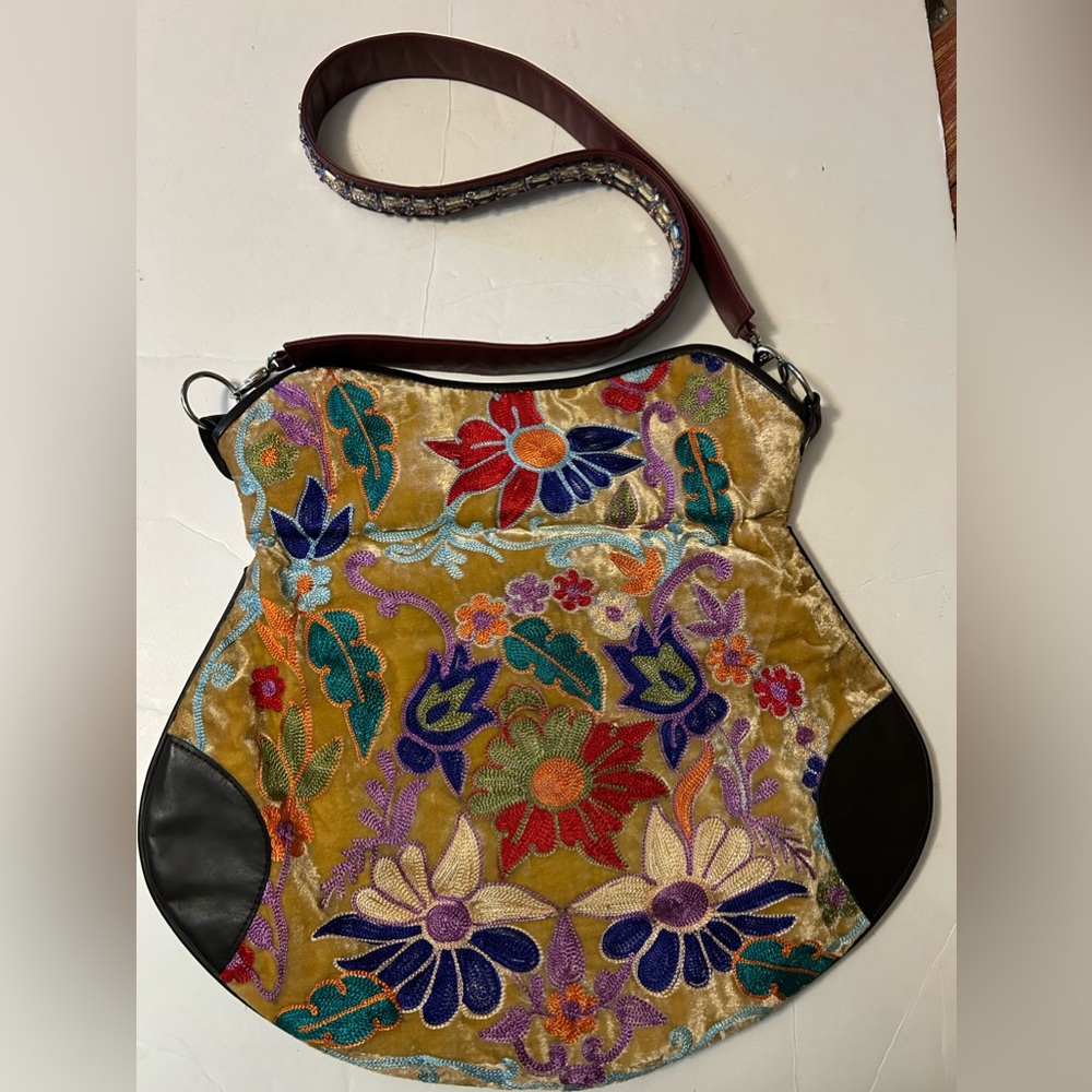 Floral tapestry shoulder bag